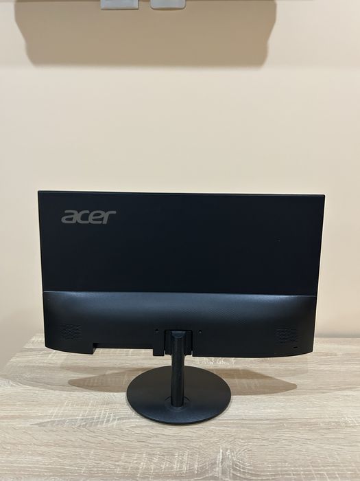 Продавам монитор acer