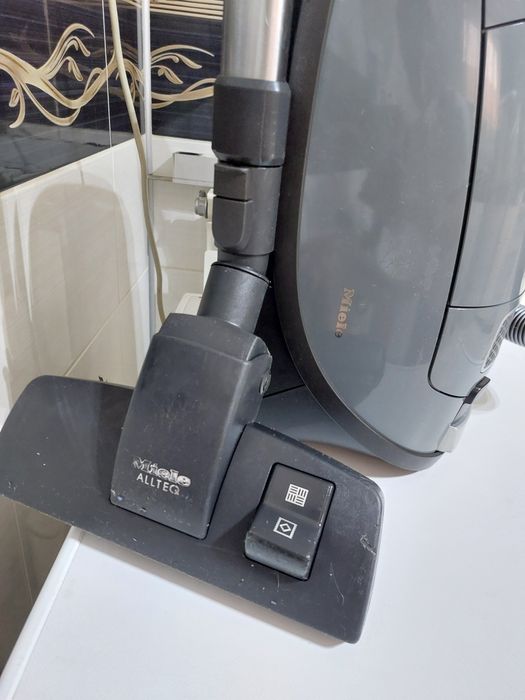 Прахосмукачка Miele Complete C3 Series 120 EcoLine