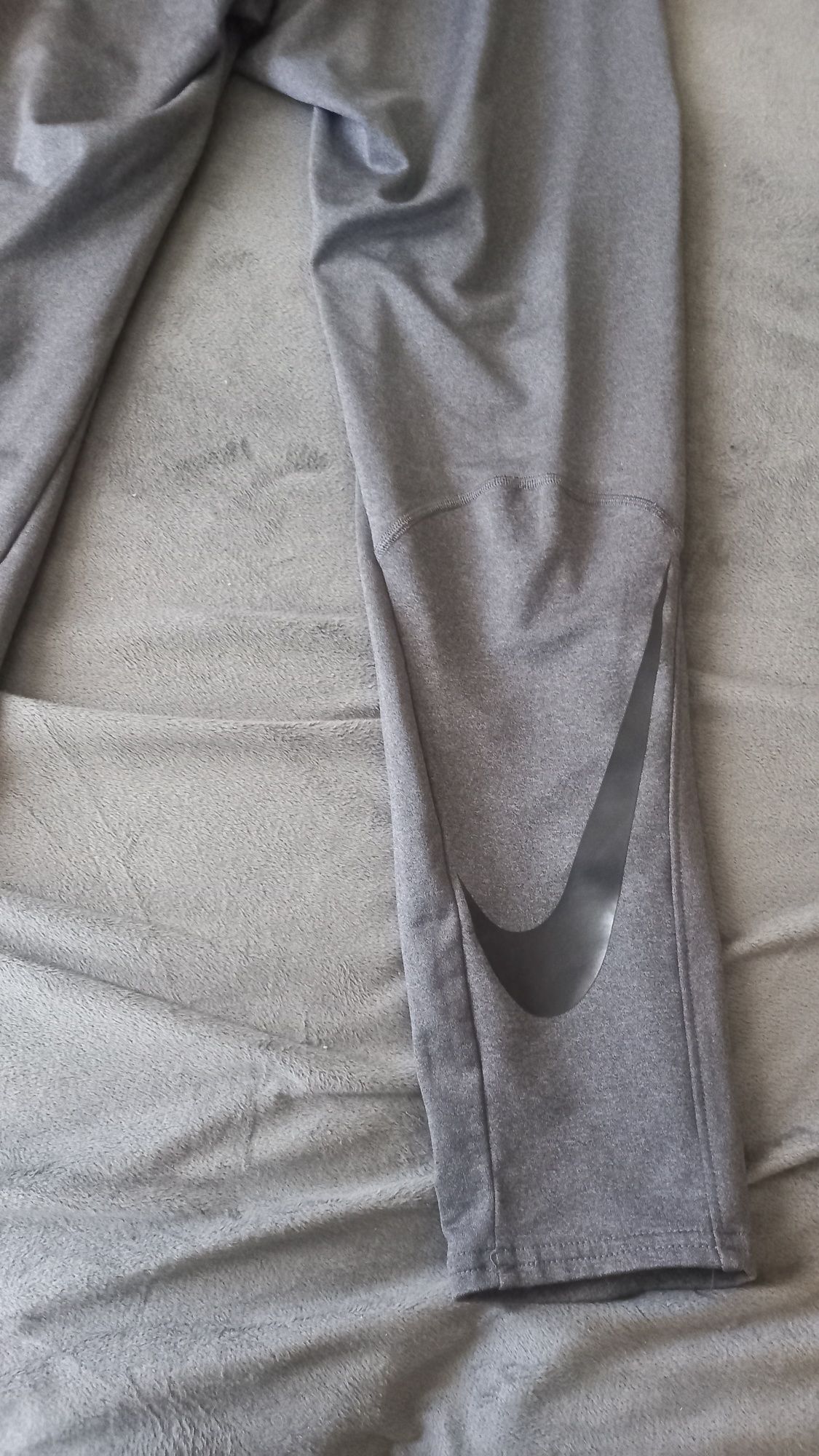 Долнище анцунг nike чисто нова