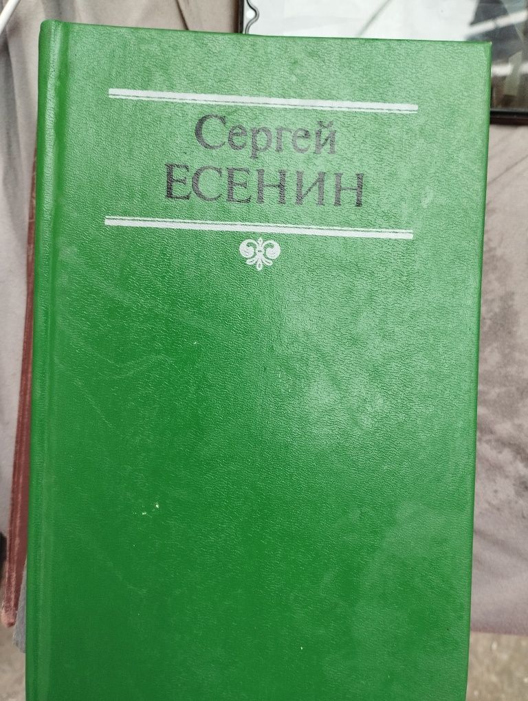 Книги разные в основном старая литература