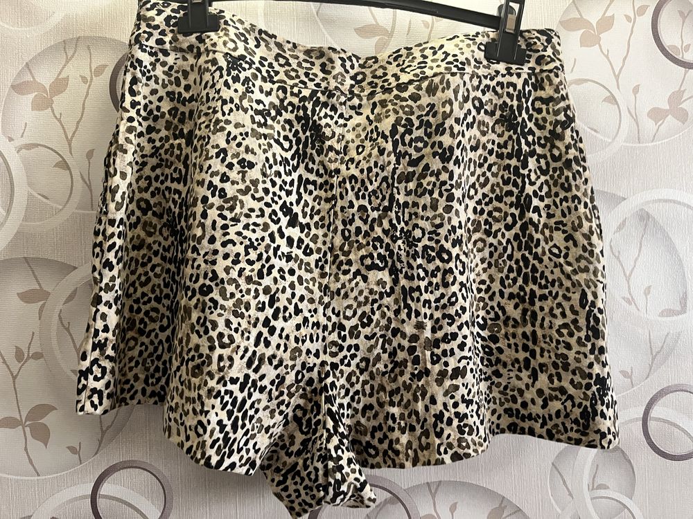 Ленени къси панталони Zara