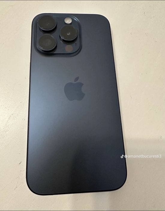 iPhone 15 pro se vinde de oare ce are bateria schimbata
