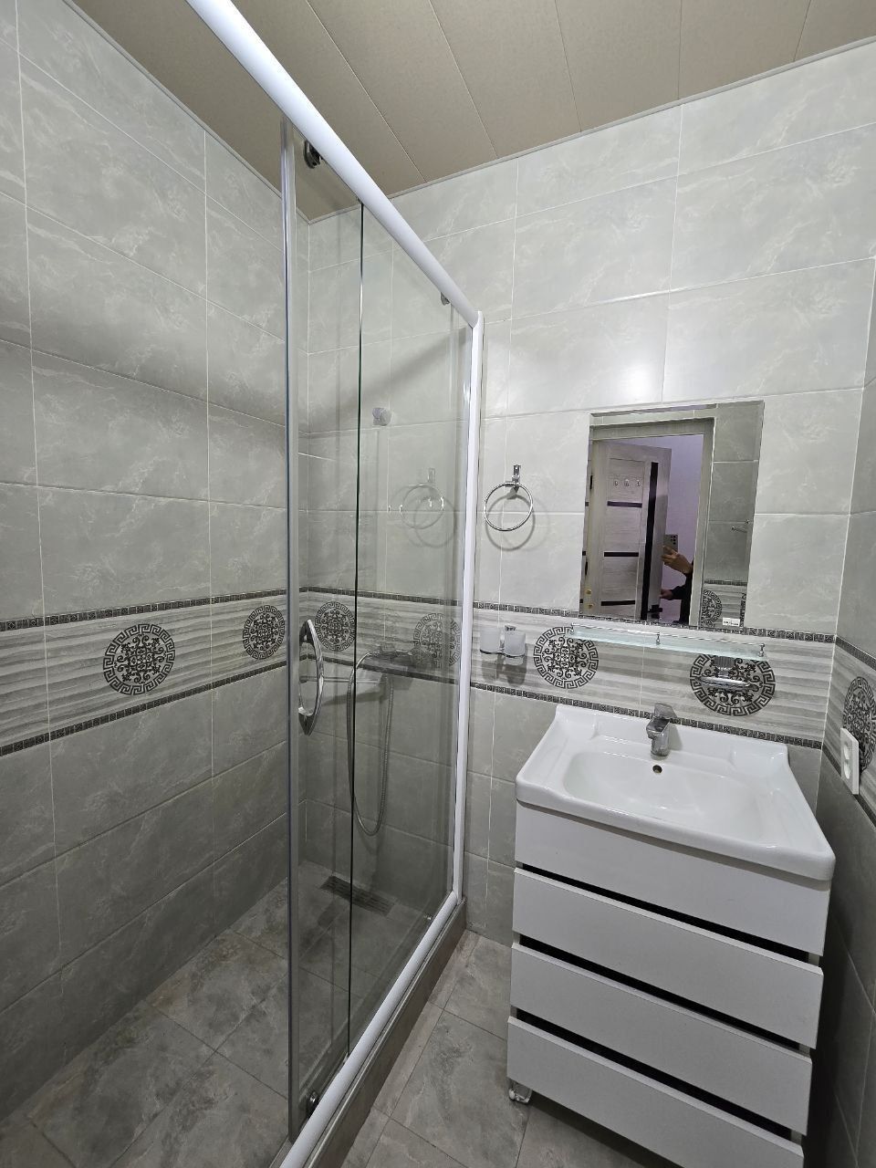 Yunusobod 4 mavze 2 xona 9 etaj 11 etajli sotiladi novostroyka