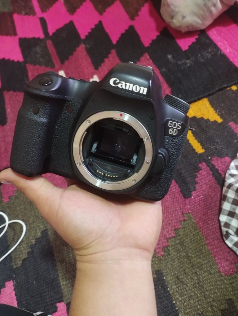 Canon 6D yangi kamplekt sotiladi