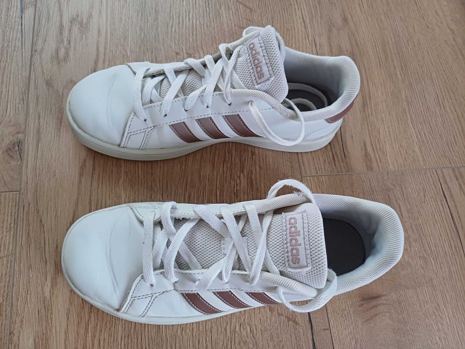 Маратонки Adidas за момиче