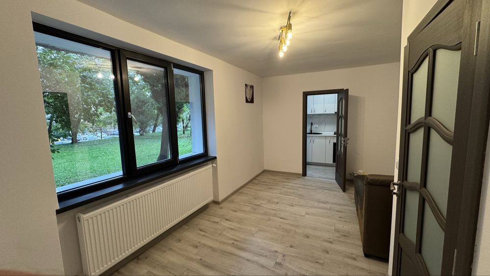 Apartament decomandat, 2 camere, 2 bai, fost cabinet de Pediatrie, CT