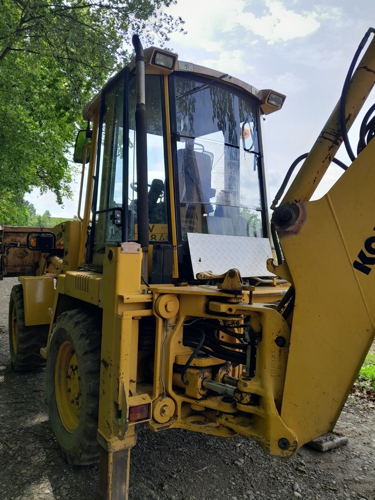 Vând buldoescavator komatsu