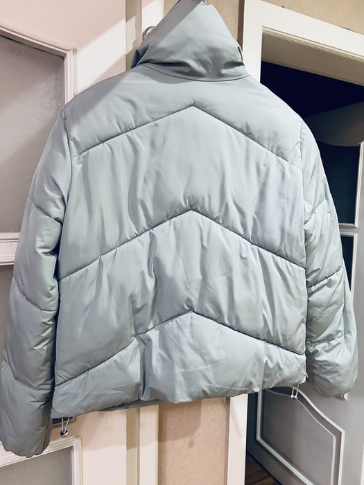 Продаю женскую куртку размер S,цвета ментол