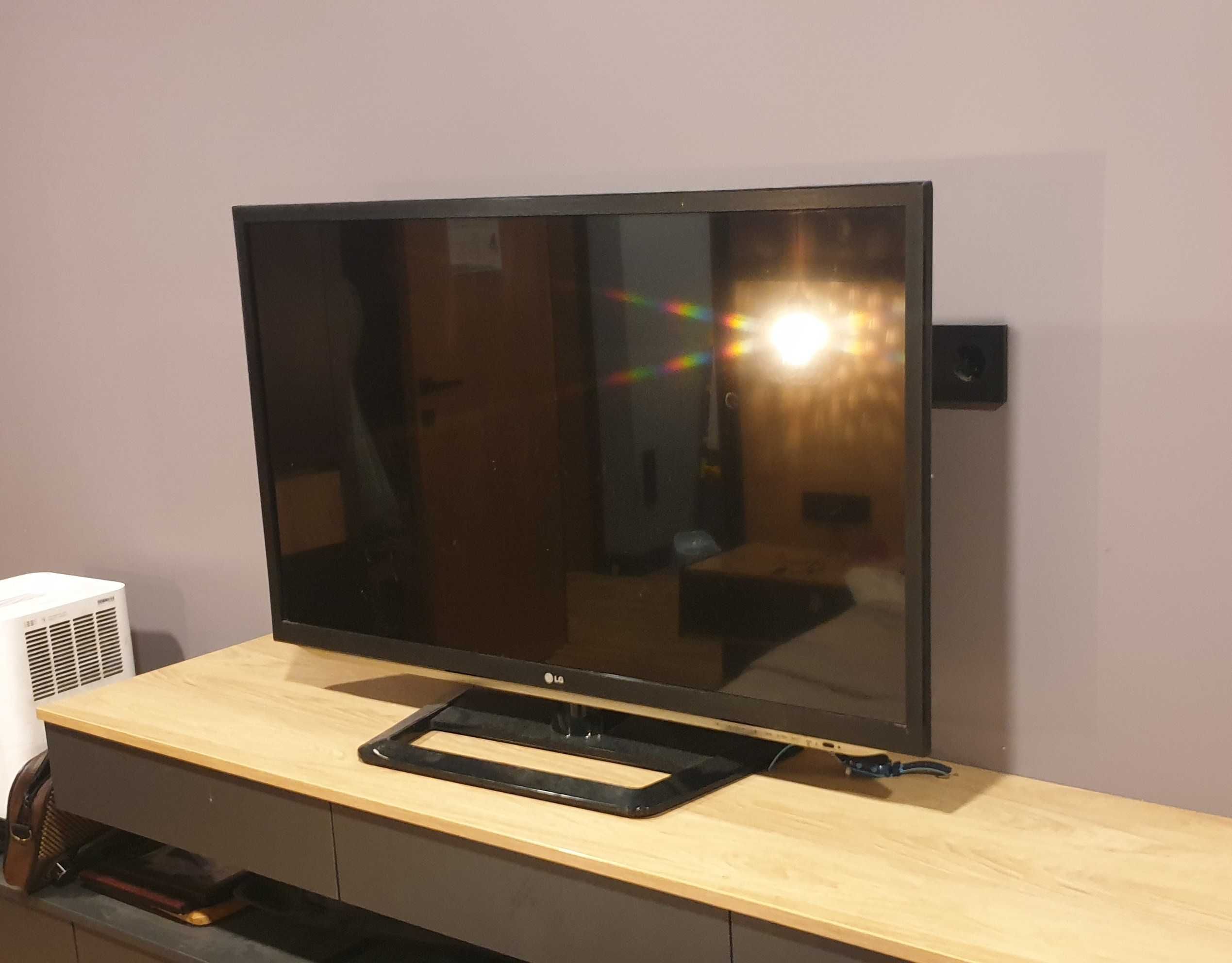 LЕD 3D телевизор LG 42LM580T , б\у