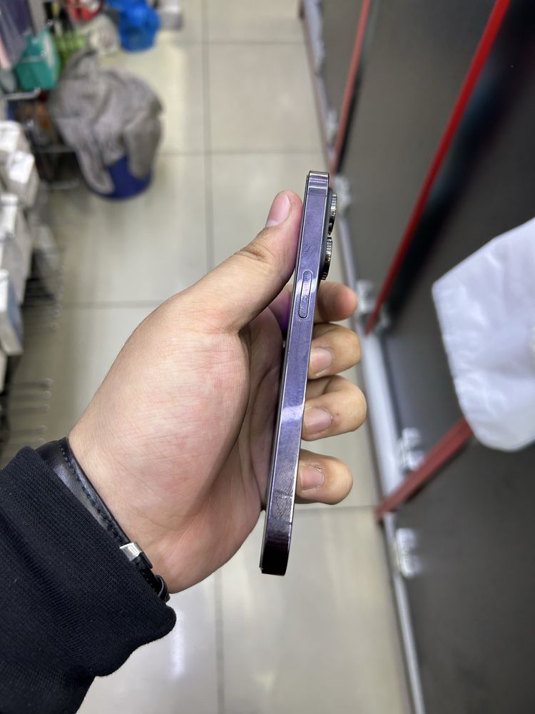 Iphone 14 pro purple