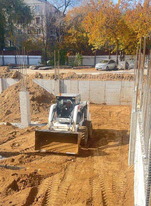 Аренда бобката, мини-погрузчика с опытным оператором