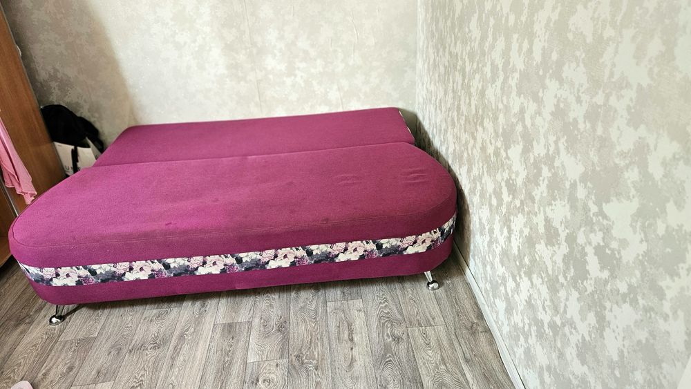 Продам диван срочно!