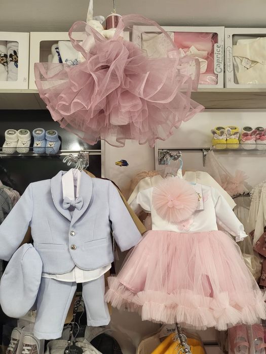 Jucarii si hainute de vanzare