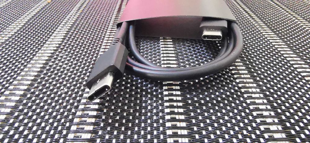 Cablu incarcare original Samsung S24/S25 Ultra din cutia telefonului.