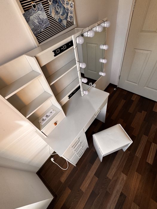 Set mobiler masuta de machiaj cu scaun