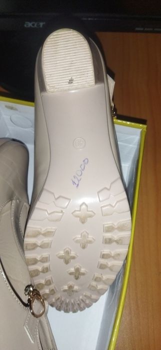 Туфельки бежевые новые