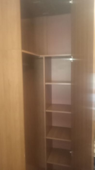 Угловой шкаф для одежды