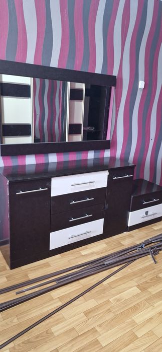 Продам спальный гарнитур