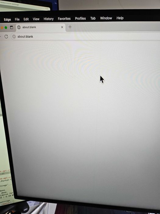 27' Dell 4k monitor U2720Q с жълта ивица