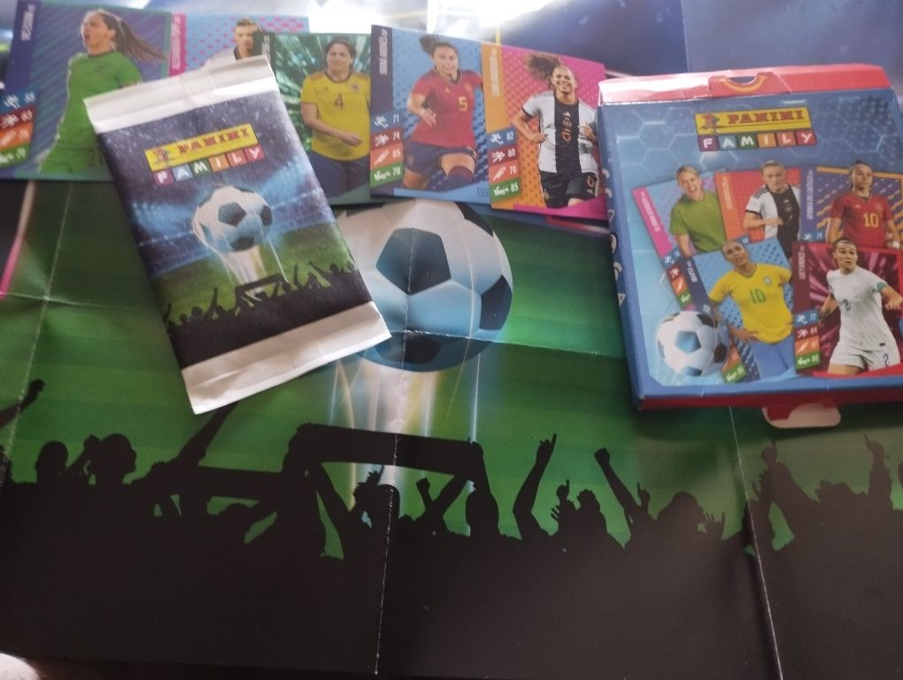 Cartonașe Fotbal Feminin Panini Family