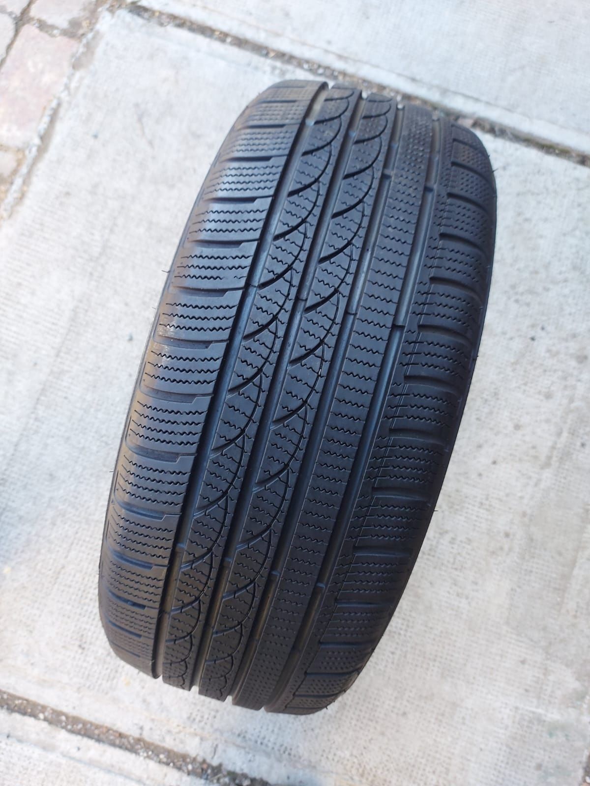 O bucată 205/50 R17 M+S iarnă - una Goodyear Dunlop Imperial