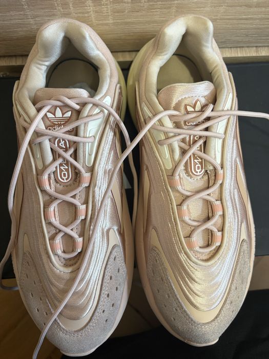 Adidas Ozelia.
