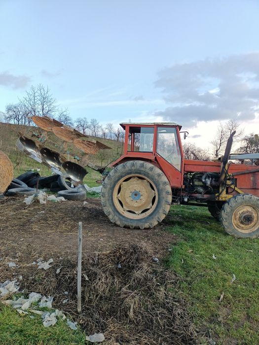 Vand sau schimb tractor Renault