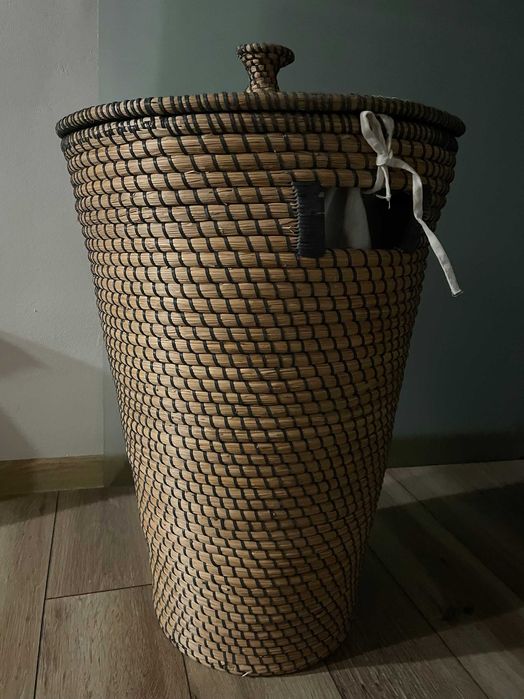 Cos pentru rufe din paie, impletit