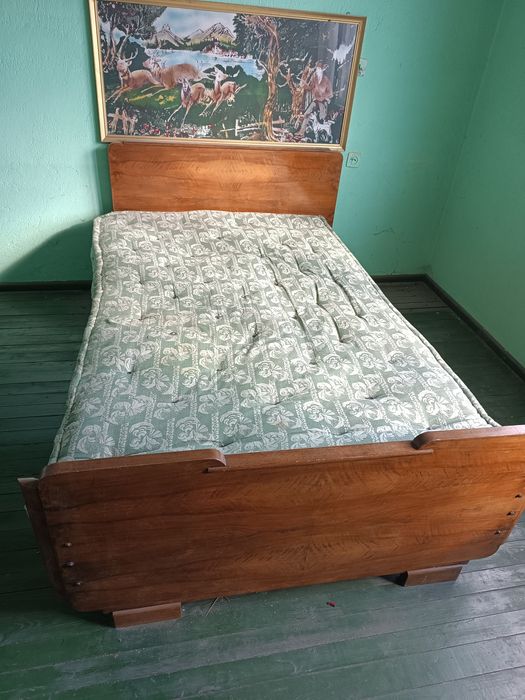 Масивно легло с дюшек