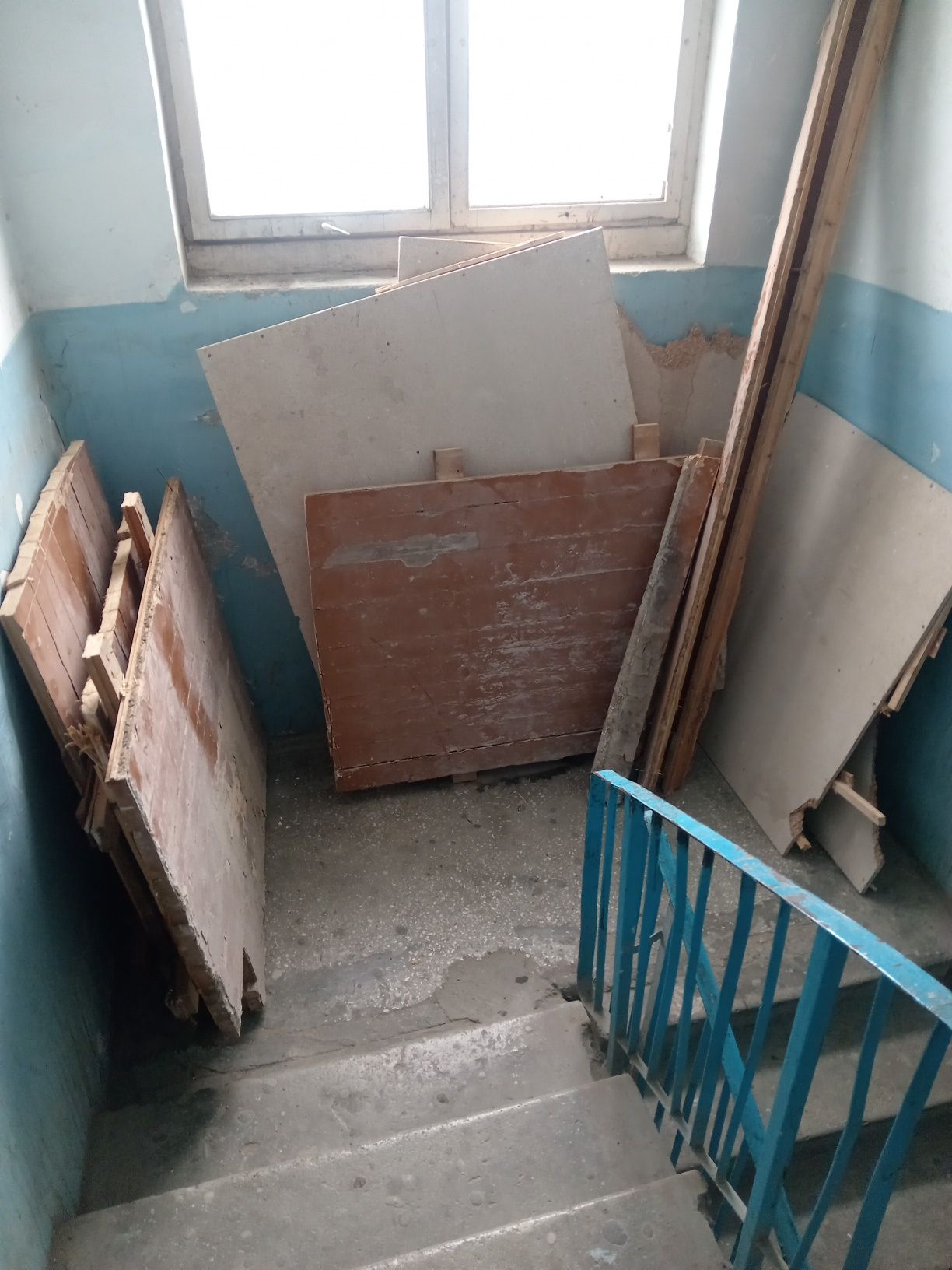 Демонтаж, с вывозом мусора. Бұзу мусор шығарамыз.