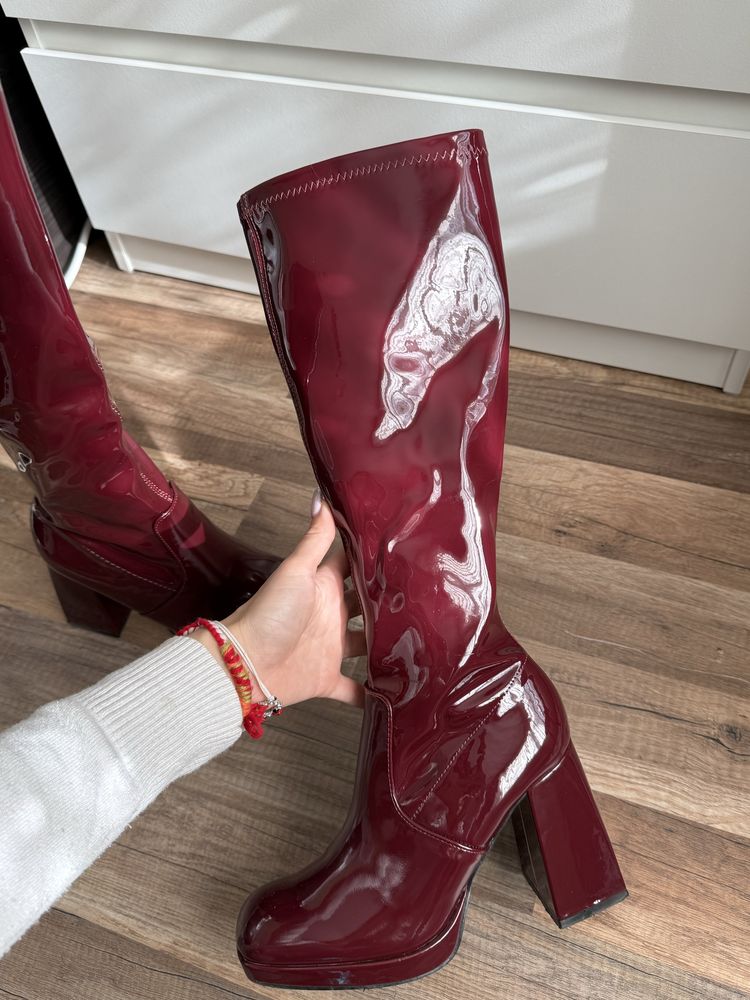 Латексови ботуши тип Сабрина Карпентър burgundy boots block heel
