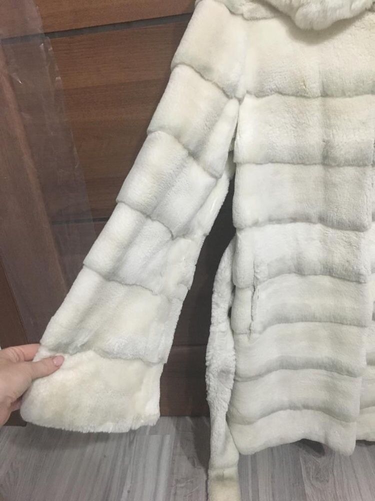 Продаётся шуба .