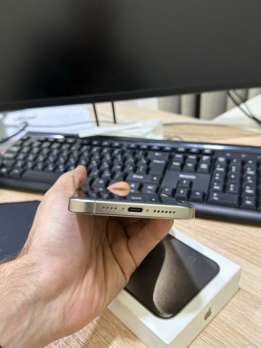 Продам iPhone 15 Pro Max 256GB Natural Titanium