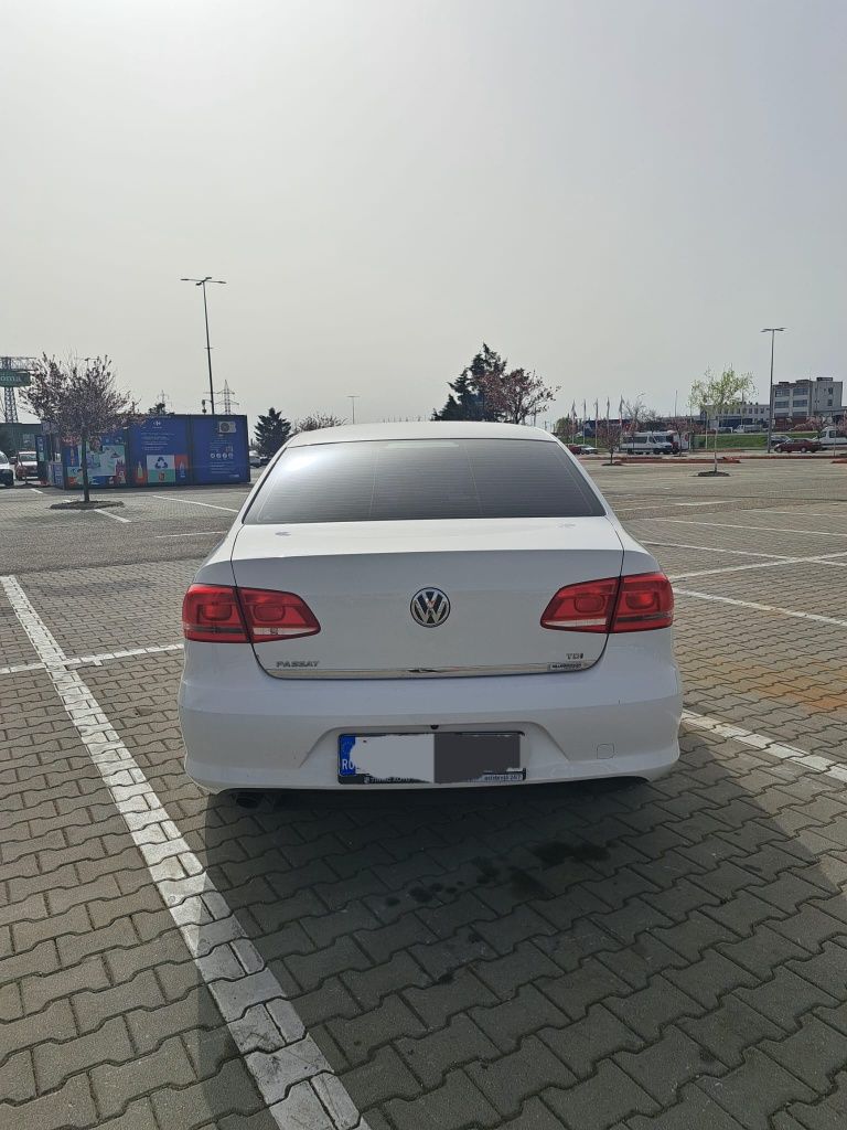 Vând Volkswagen Passat B7