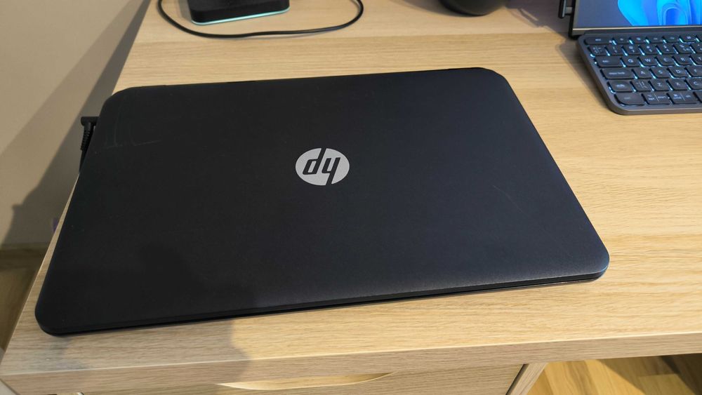 Лаптоп HP 15 - r151nu