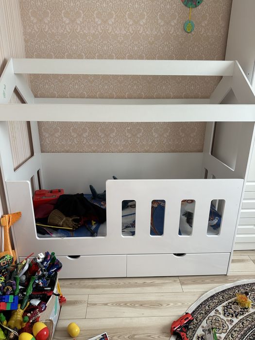 Продам детскую кровать размеры 160*80 высота 160