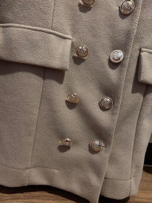 Топло палто . Цвят бежов