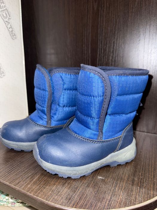 Детская фирменная обувь в отличном состоянии