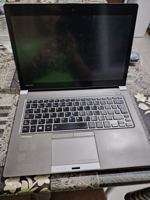 Vând 2 laptop Toshiba i7