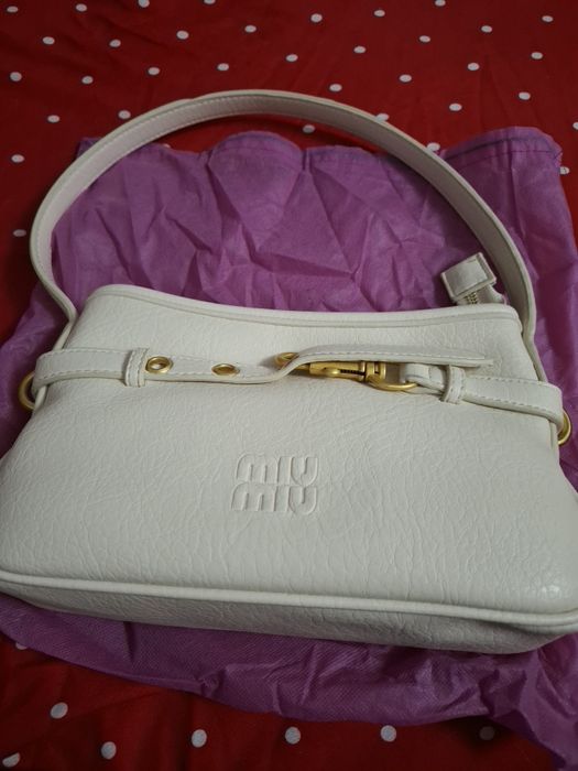 Gentuta noua cu săculeț de pastrare