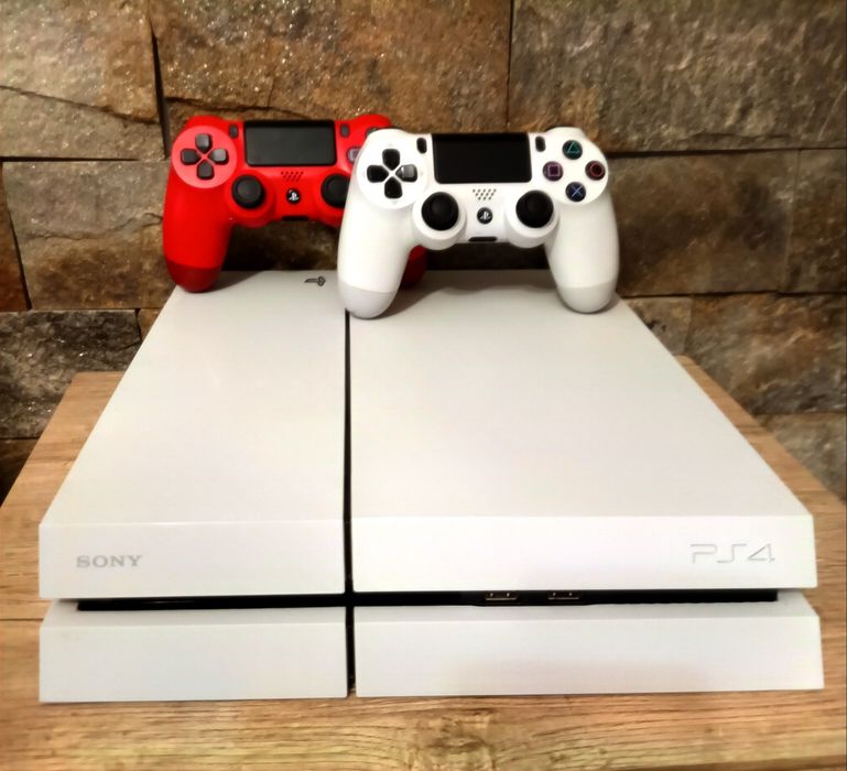 Ps4/Playstation 4 Phat White 500 GB HDD cu peste 20 joc+FC 25+2 Manete