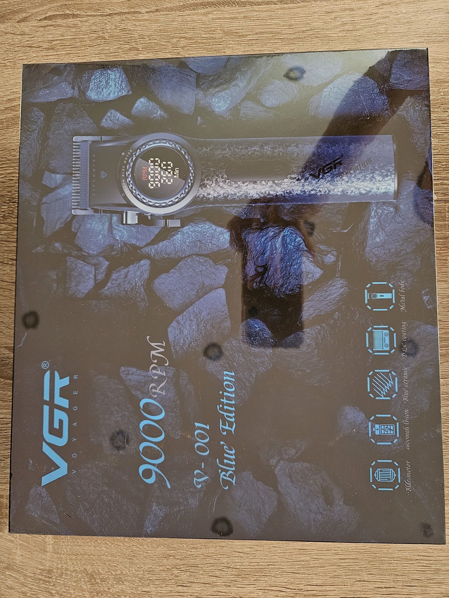 VGR V-001PRO & V-977 – Професионален бръснарски комплект