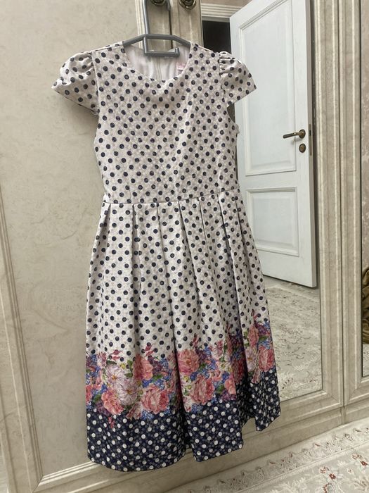 Платье на выход очент красивое на 9-10 лет