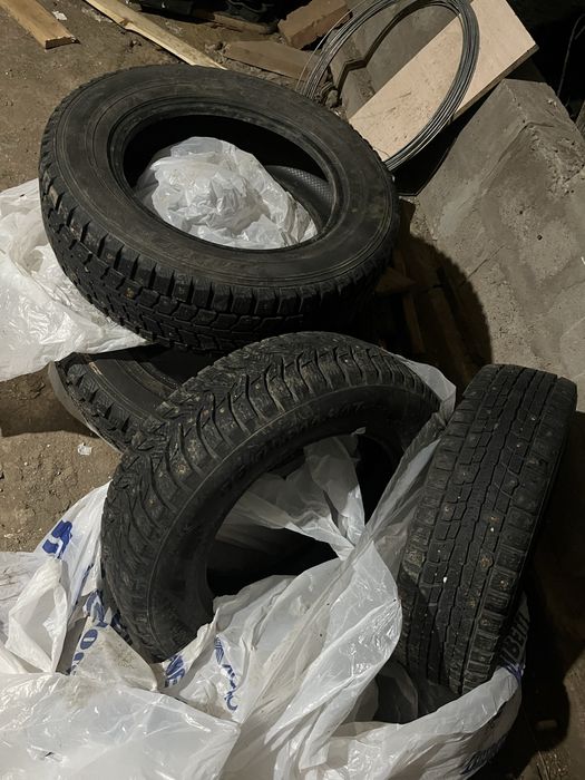 Продам комплект зимних шин
