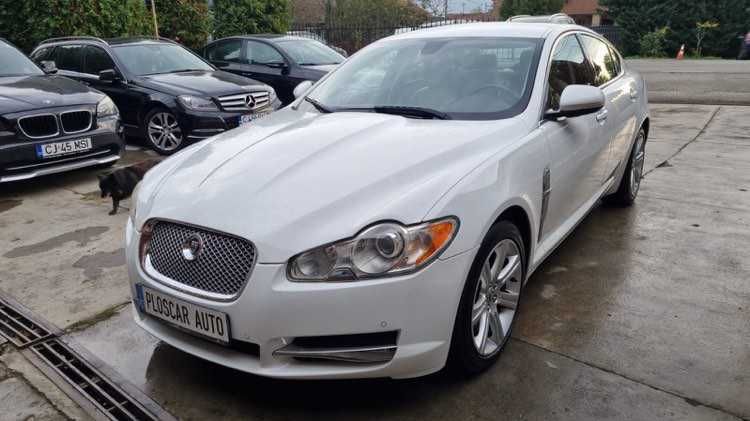 Autoturism Jaguar 2010 luna 07