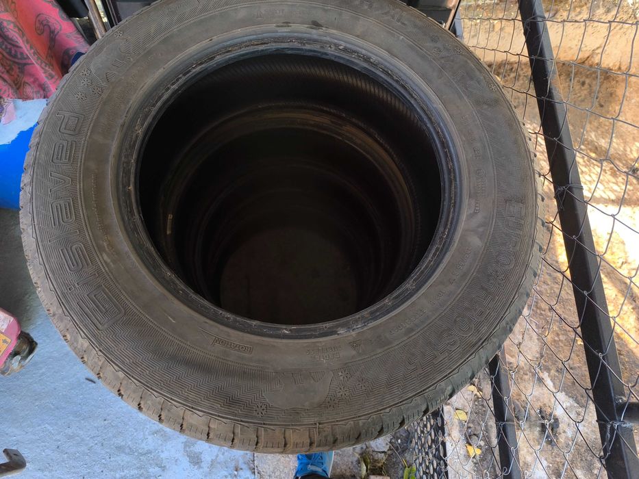 Продавам гуми и гуми с джанти.