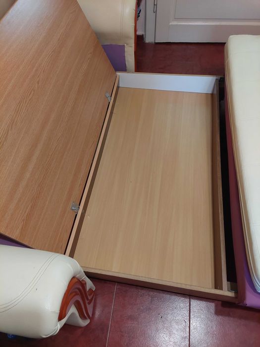 Vand canapea 3 locuri extensibila