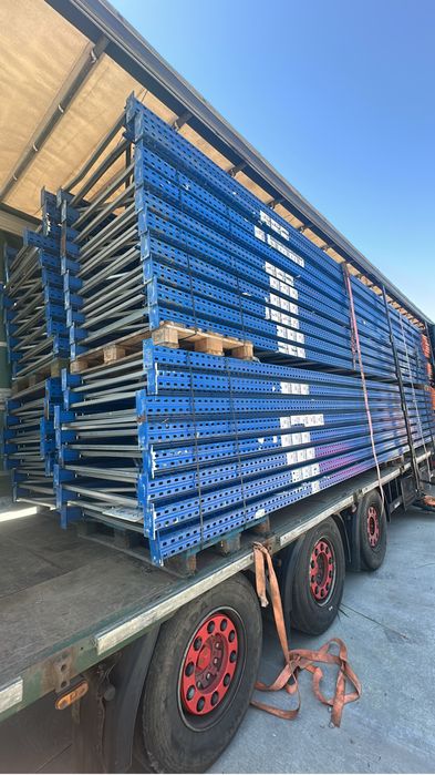 Rafturi metalice in stoc