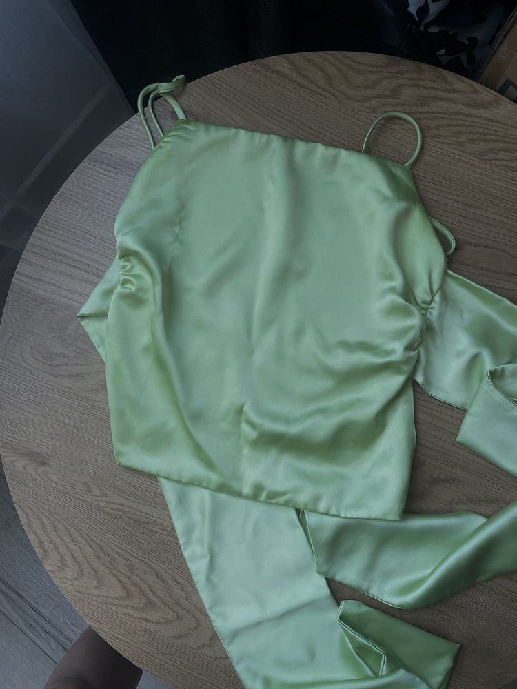 Топ с гол гръб и панделка ZARA