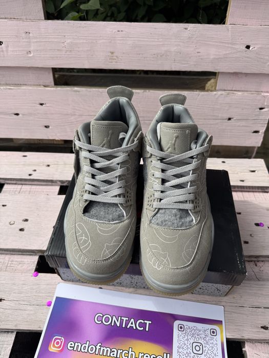 Nike Jordan 4 x KAWS (marimi: 45)